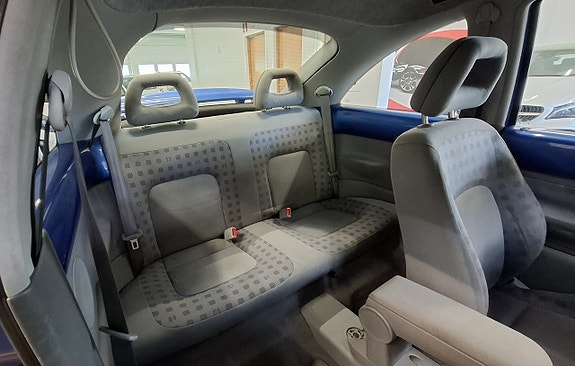Volkswagen New Beetle 14 of 18
