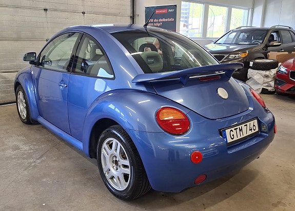 Volkswagen New Beetle 4 of 5