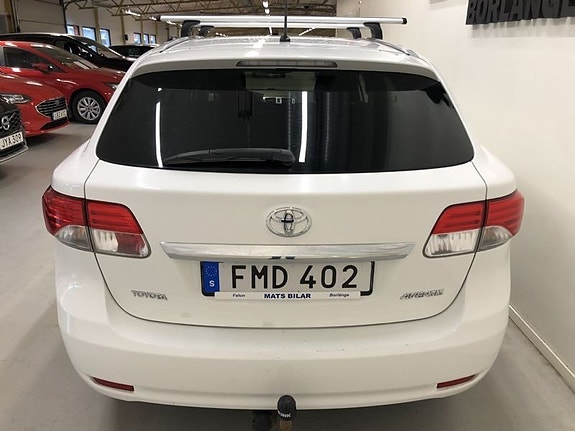 Toyota Avensis 4 of 5