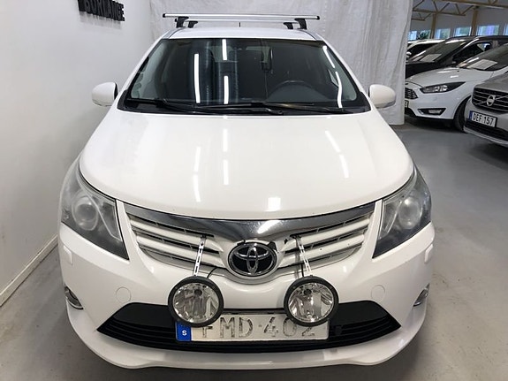 Toyota Avensis 2 of 5