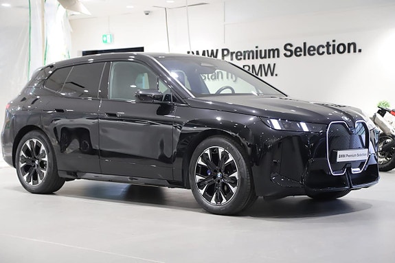 BMW iX 2 of 5