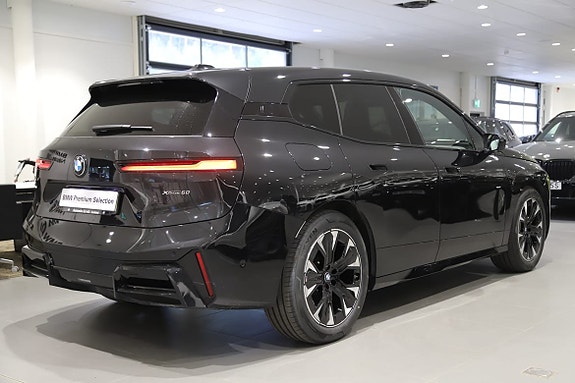 BMW iX 4 of 5
