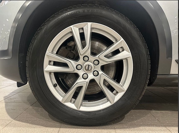 Volvo V90 Cross Country 3 of 5