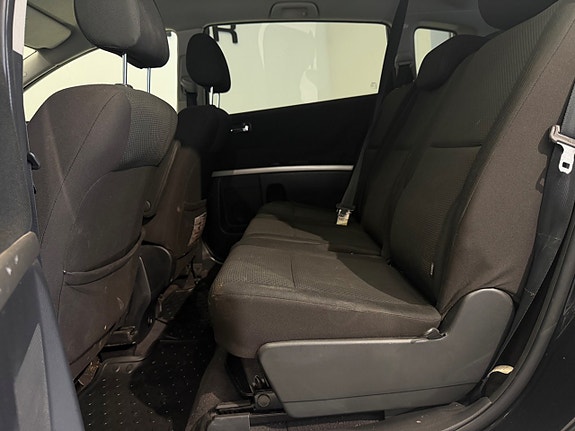 Toyota Corolla Verso 13 of 20