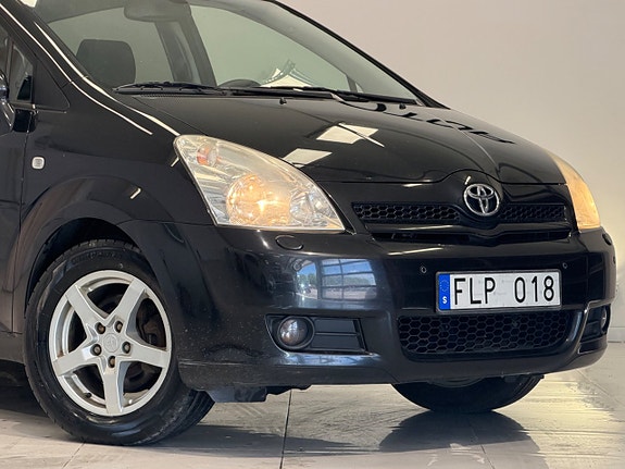 Toyota Corolla Verso 4 of 5