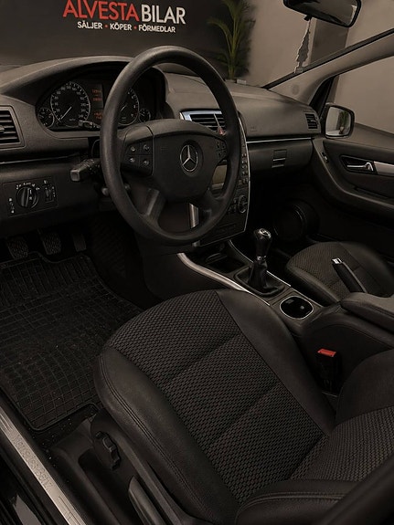 Mercedes-Benz B180 7 of 12