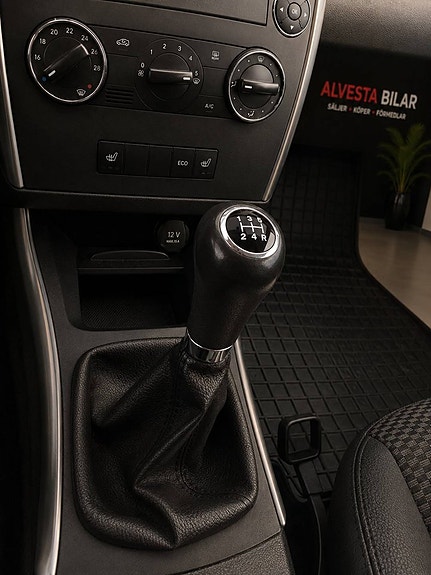 Mercedes-Benz B180 8 of 12
