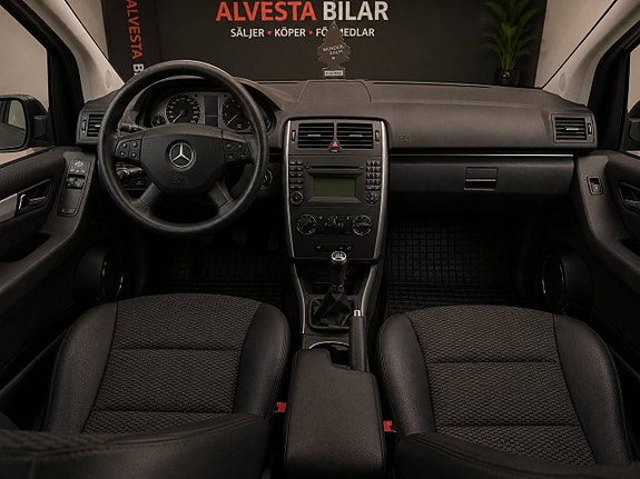 Mercedes-Benz B180 6 of 12