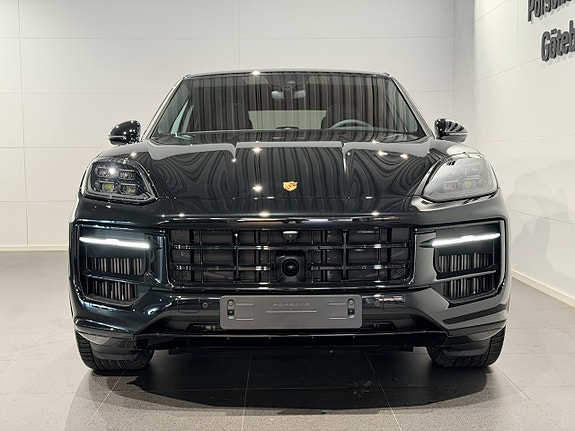 Porsche Cayenne 3 of 5