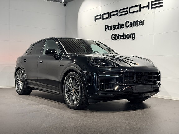 Porsche Cayenne 2 of 5