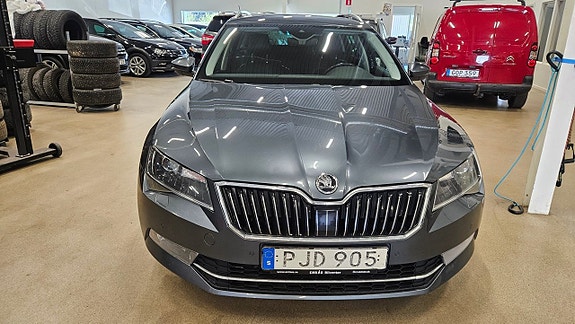 Skoda Superb 2 of 5