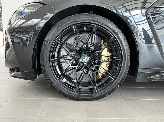 BMW M4 4 of 5