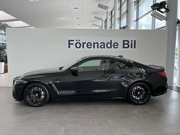 BMW M4 3 of 5