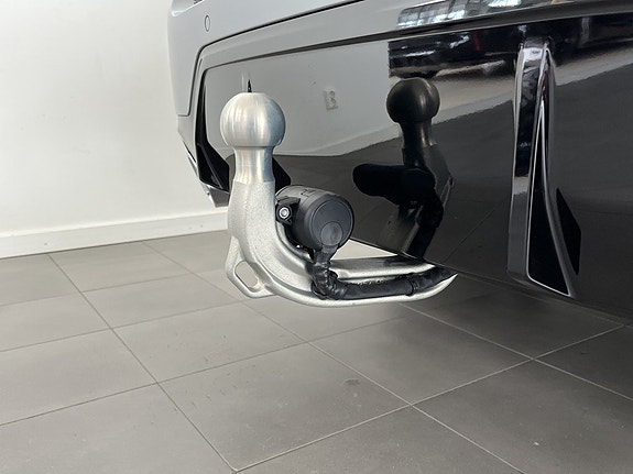 BMW 330e 12 of 15