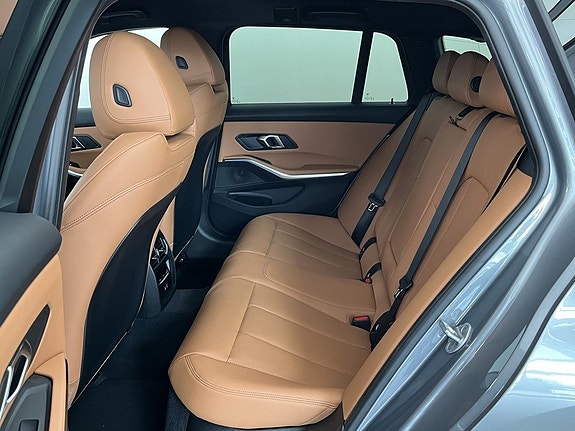 BMW 330e 11 of 15