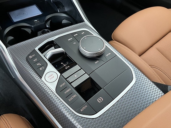 BMW 330e 8 of 15