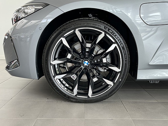 BMW 330e 4 of 15