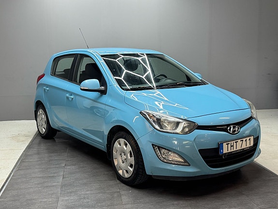 Hyundai i20 2 of 5