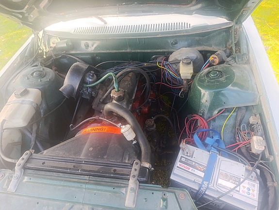Volvo 242 2 of 5