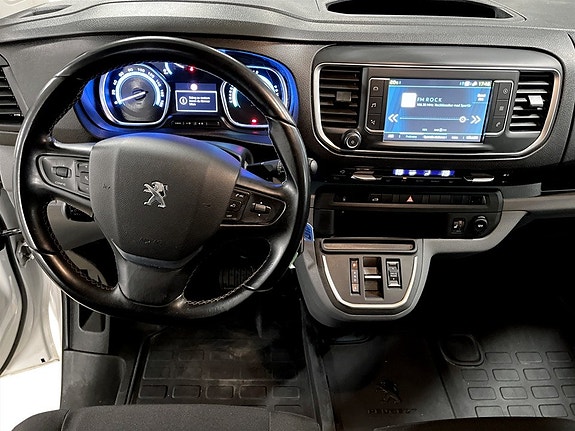 Peugeot e-Expert 8 of 18