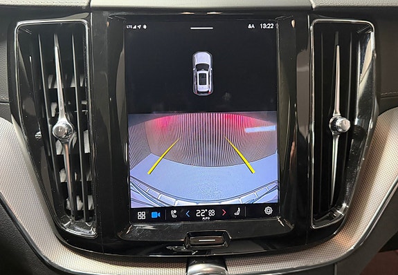 Volvo XC60 14 of 20