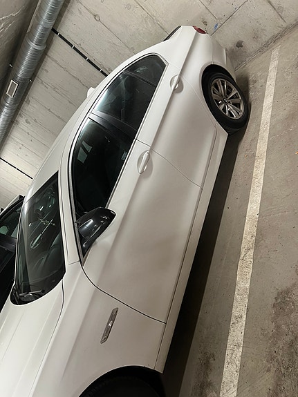 BMW 520d 3 of 4