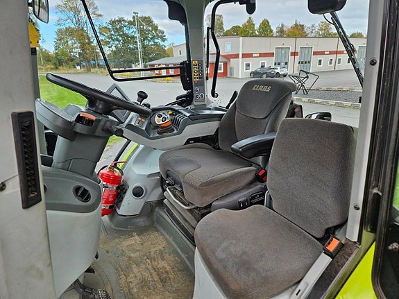 Claas Arion 640 m lastare , David Brown 880 2wd Traktor 4 of 11