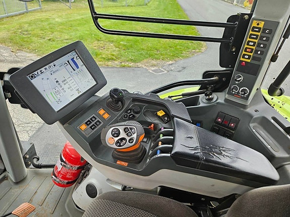 Claas Arion 640 m lastare , David Brown 880 2wd Traktor 5 of 11