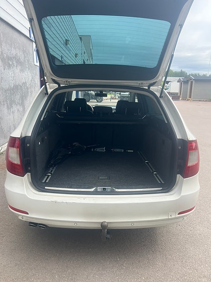 Skoda Superb 3 of 5