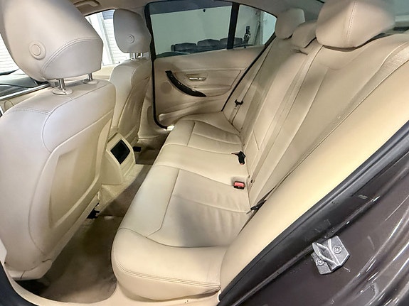 BMW 318d 9 of 14