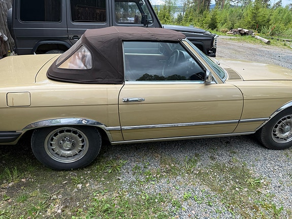 Mercedes-Benz 450 SL 2 of 5