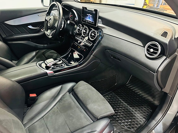 Mercedes-Benz GLC350 e 14 of 24