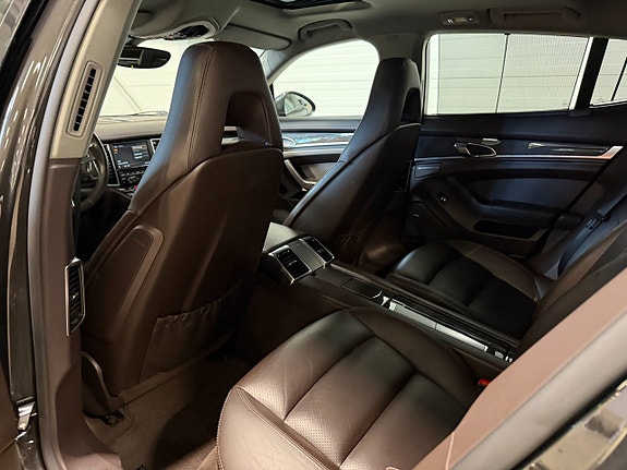 Porsche Panamera 4S 17 of 22