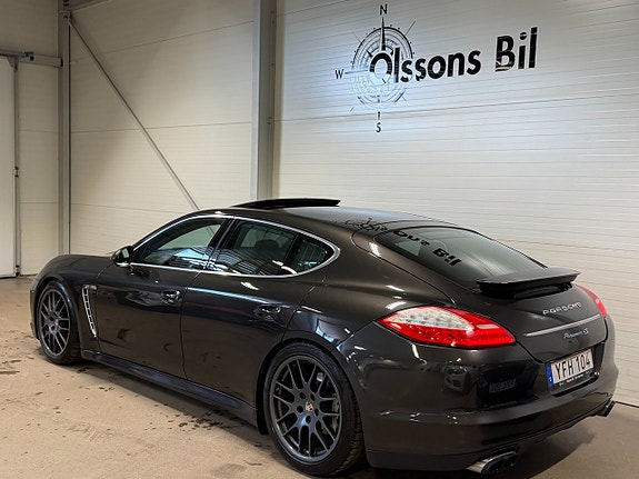 Porsche Panamera 4S 4 of 5