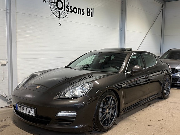 Porsche Panamera 4S 2 of 5