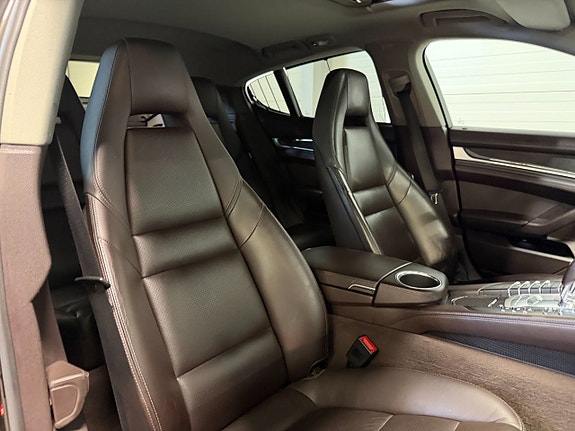 Porsche Panamera 4S 12 of 22