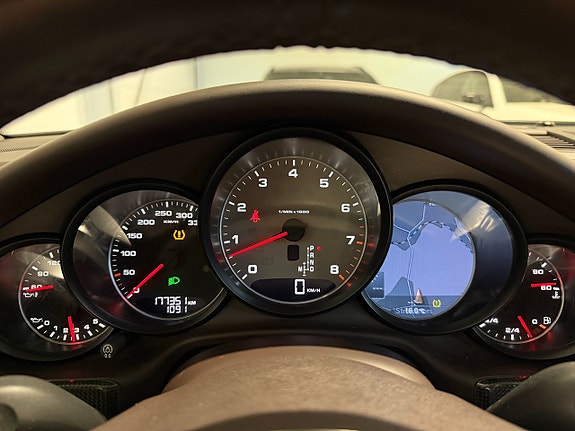 Porsche Panamera 4S 18 of 22