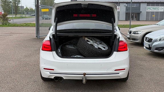 BMW 320d 25 of 30