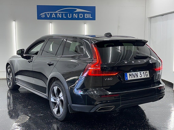 Volvo V60 Cross Country 5 of 20
