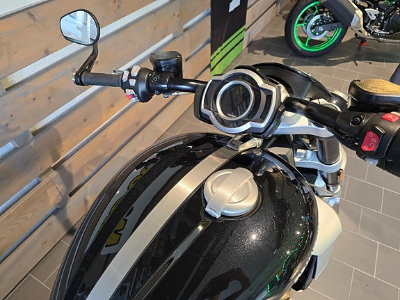 Triumph Rocket 3 R 8 of 13