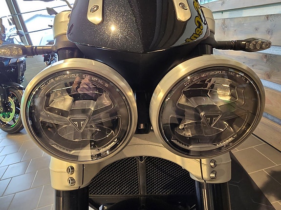 Triumph Rocket 3 R 10 of 13
