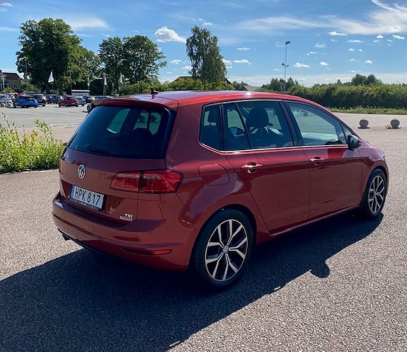 Volkswagen Golf Sportsvan 2 of 4