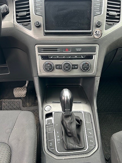 Volkswagen Golf Sportsvan 3 of 4