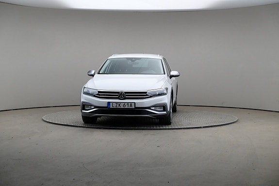 Volkswagen Passat Alltrack 3 of 5