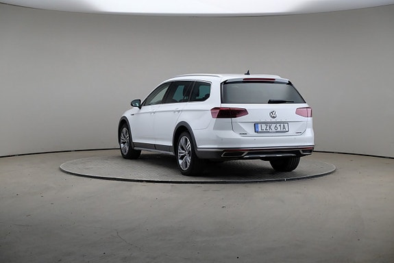 Volkswagen Passat Alltrack 2 of 5