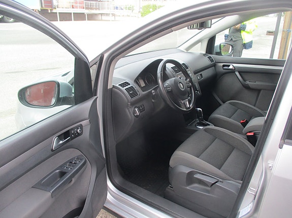 Volkswagen Touran 11 of 16