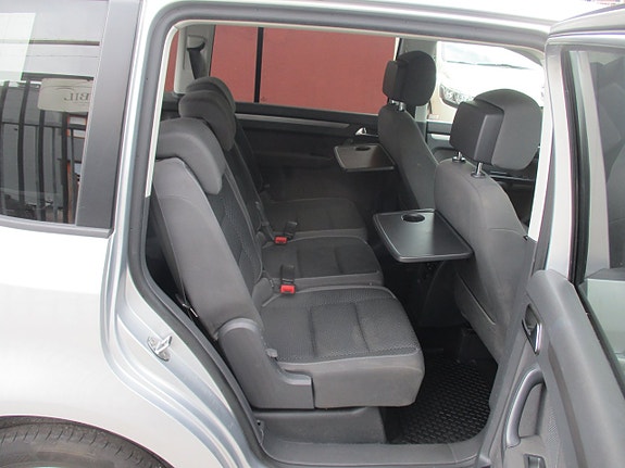 Volkswagen Touran 8 of 16