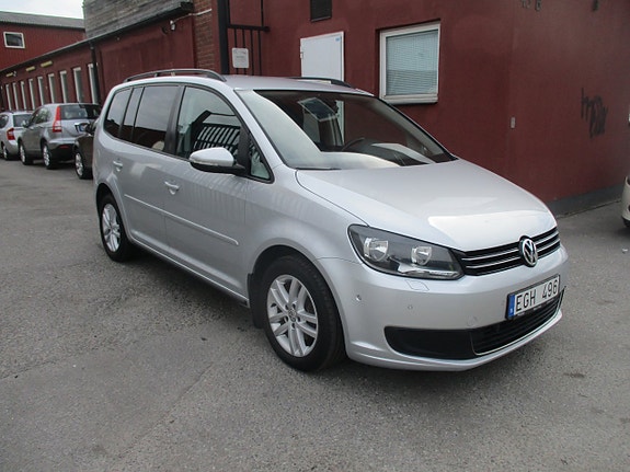 Volkswagen Touran 2 of 5