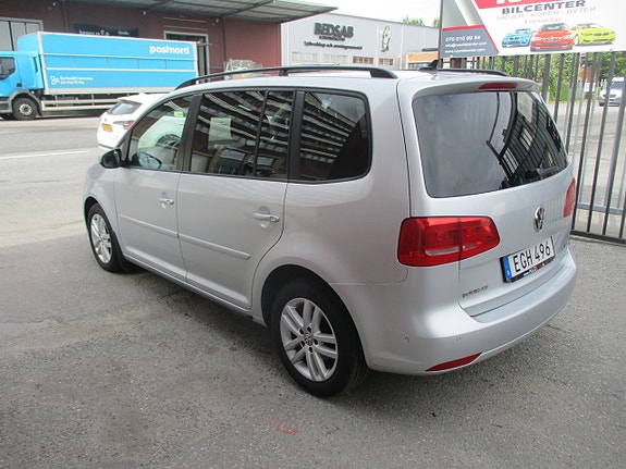 Volkswagen Touran 4 of 5