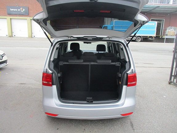 Volkswagen Touran 7 of 16